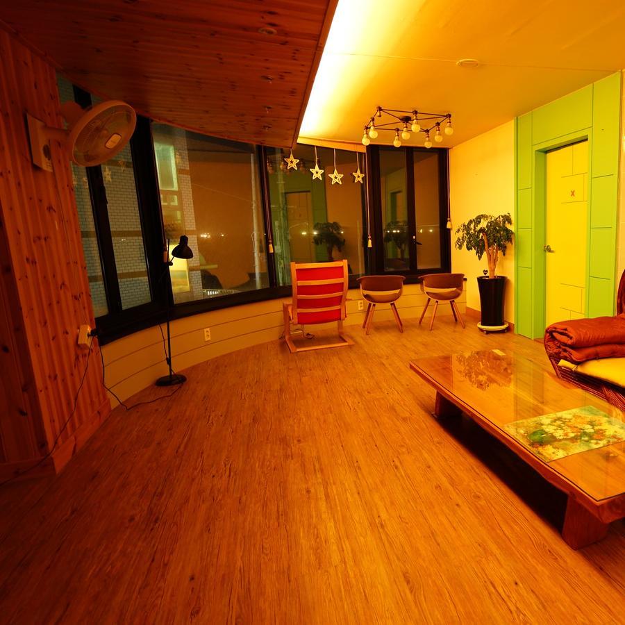 My Mother Guesthouse Jeju Bagian luar foto